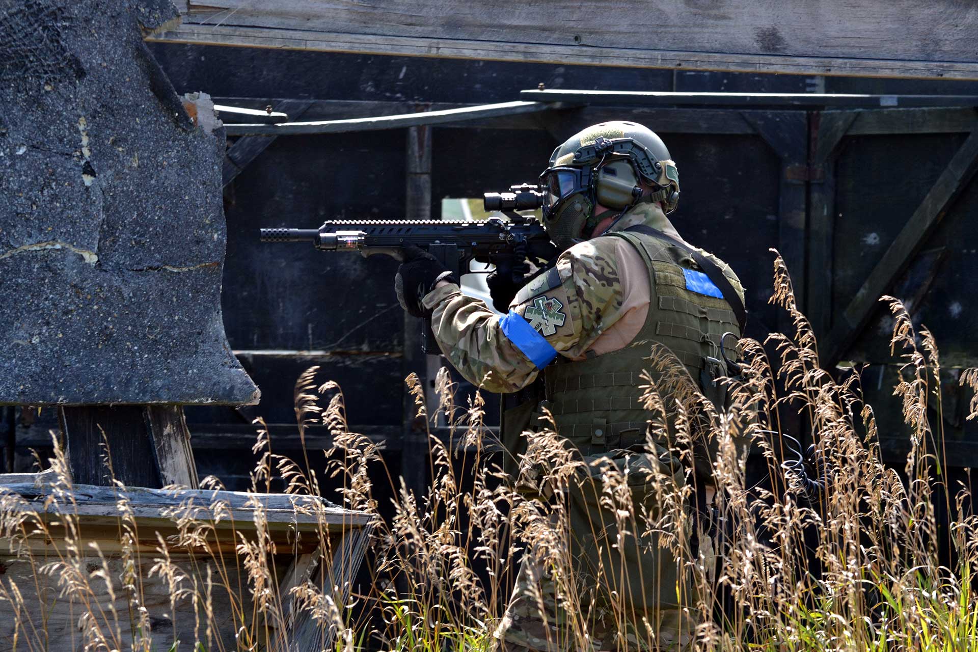 man shooting paintball at commando paintball in Ottawa